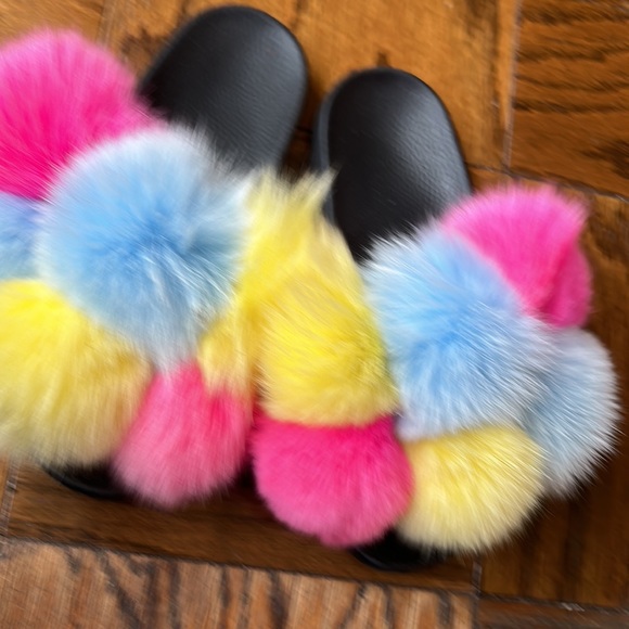 Fur slides shoes size 39 /8 Barbie pink yellow blue - Picture 12 of 13